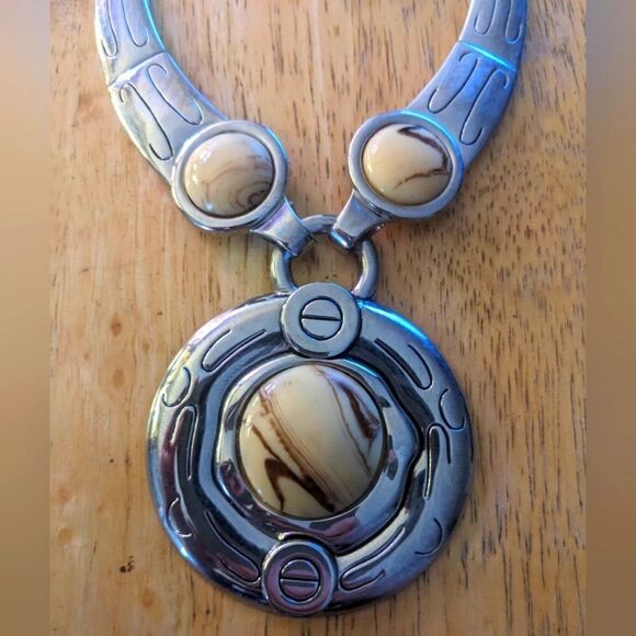 $5 Item! Chunky Silvertone Marble Costume Necklace - Picture 2 of 10